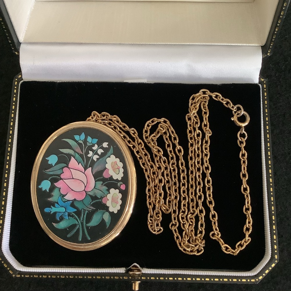 vintage AVON gold tone long necklace.